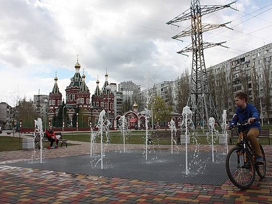 В сквере перед Казанским собором открылся новый сухой фонтан