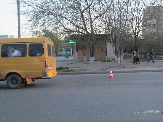 В Волжском маршрутка протаранила кроссовер: пострадала 14-летняя пассажирка «Газели»