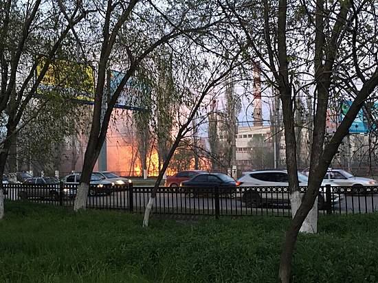 Волгоградцы стали свидетелями крупного пожара в Краснооктябрьском районе