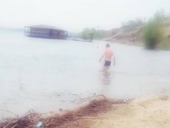 Волгоградцы на первой май окрыли купальный сезон