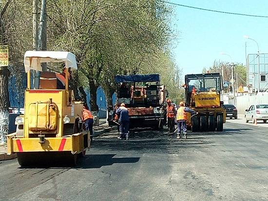 В Волгограде улицу Кубанскую закатывают в асфальт
