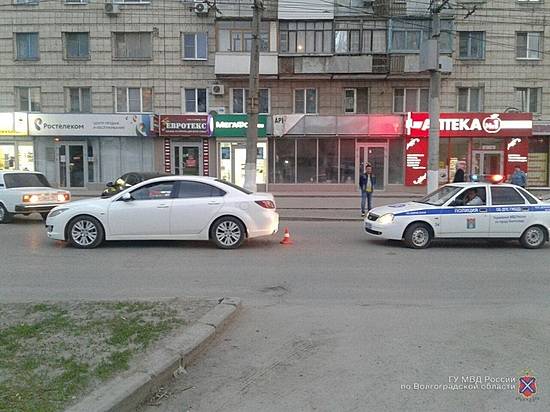 На севере Волгограда автоледи на иномарке, сдавая назад, сбила пенсионерку