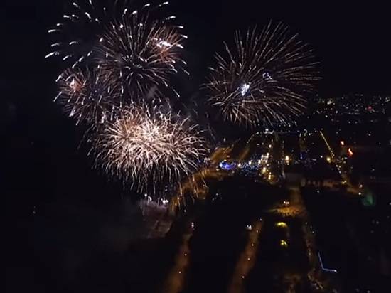 Салют в честь Дня Победы сняли с непривычного ракурса – с высоты птичьего полета