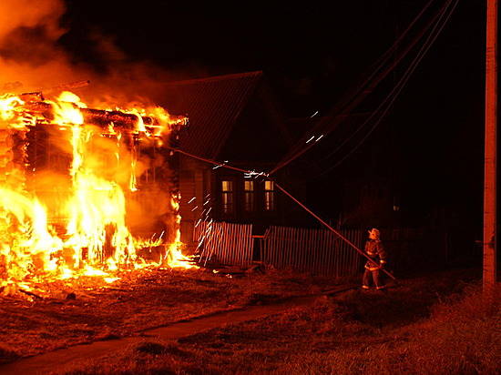 Под Волгоградом на пожаре едва не погиб 64-летний пенсионер