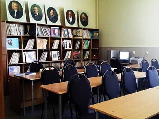 Ректора волгоградской консерватории сократили с должности без объяснения обстоятельств