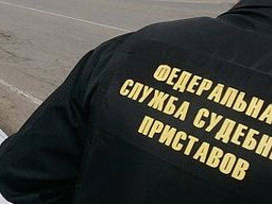 Благодаря запрету выезда должников из РФ, приставы Волгограда взыскали 200 миллионов рублей