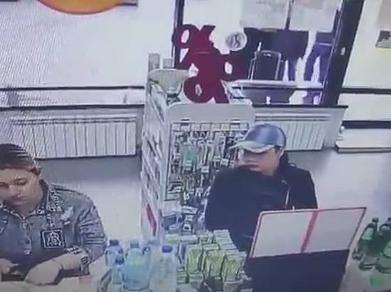 В Волгограде две женщины украли из аптеки препарат для похудения, попав на видео