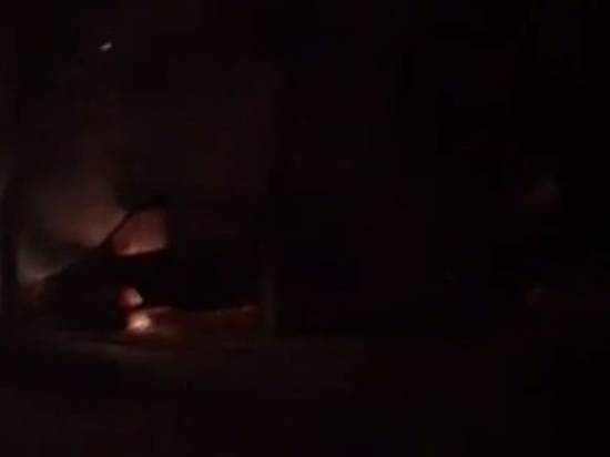 Горящая пассажирская «Газель» на севере Волгограда попала на видео