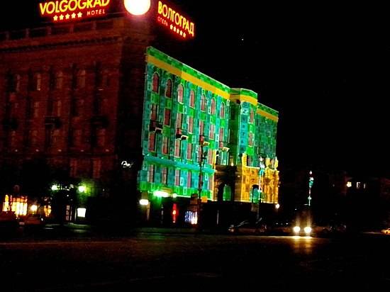 Гостиница «Волгоград» засияла разными красками