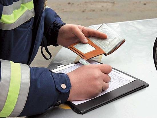 Под Волгоградом у мужчины арестовали авто за неуплату 20 долгов