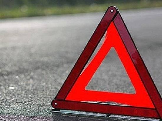 На трассе под Волгоградом «десятка» влетела в фуру: водитель погиб, пассажирки в больнице