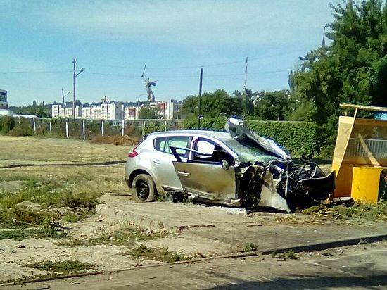 В утреннем ДТП на центральном проспекте Волгограда погиб один человек