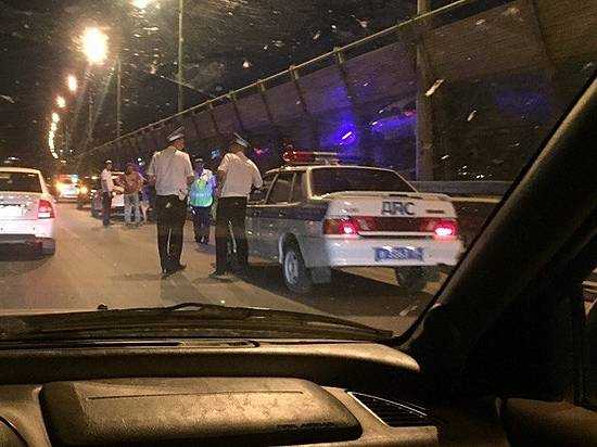 Очевидцы: на мосту через Волгу подросток попал под машину
