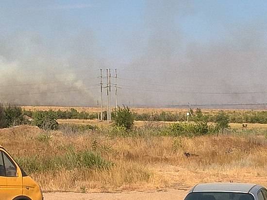 На помощь при тушении крупного пожара под Волгоградом пришел спецпоезд