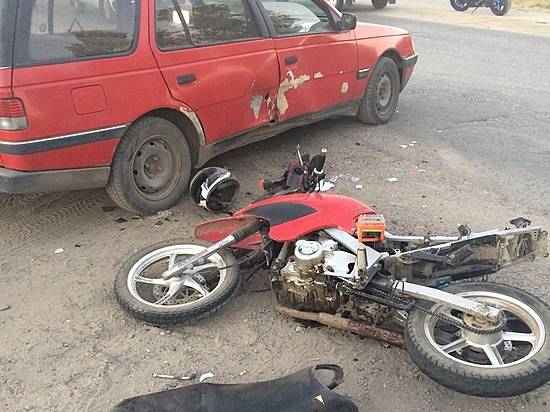 В Волгограде мотоциклист спровоцировал двойное ДТП