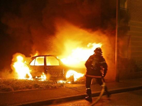 Ранним утром на юге Волгограда пироманы сожгли две легковушки