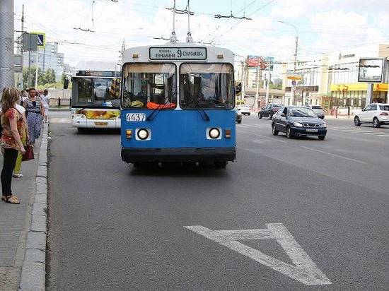 Автобусы и троллейбусы в Дзержинском и Центральном поедут по спецполосе
