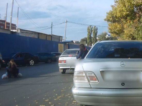 В Волгограде рядом с Тракторным рынком легковушка сбила маленькую девочку на «зебре»