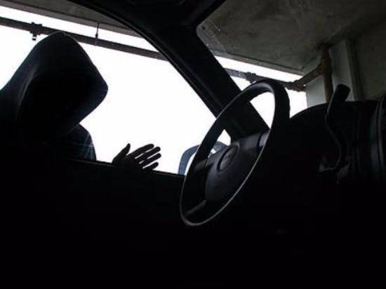 В Краснослободске рецидивист пытался угнать две иномарки