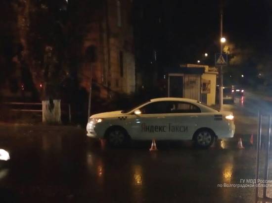 На севере Волгограда машина такси сбила пенсионера