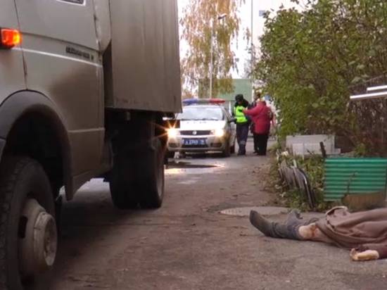 Под Волгоградом «Газель» задавила ремонтировавшего ее водителя