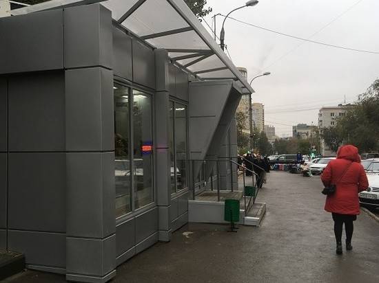 После обновления торговых рядов на Новороссийской здесь появились широкие тротуары