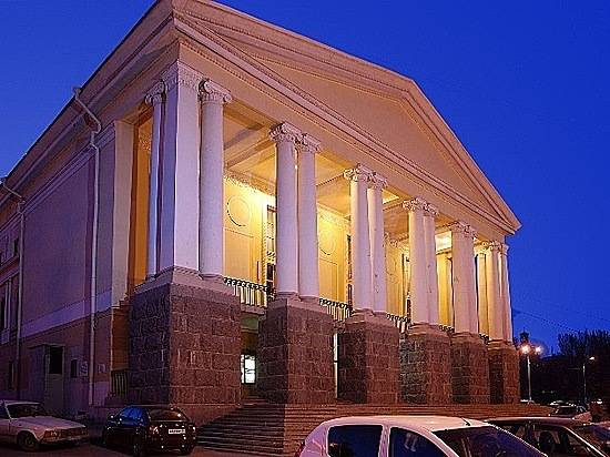 «Волгоградконцерт» отметил свое 20-летие грандиозным выступлением в музтеатре