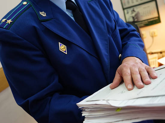 В Волгоградской области бывших чиновников подозревают в хищении полумиллиона рублей