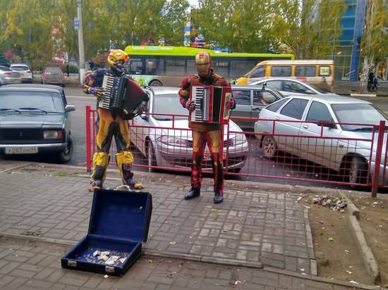 Трансформер Бамблби и Железный человек вновь дали концерт в Волгограде
