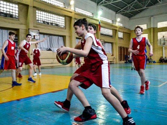 В обновленном спортзале школы в Киквидзенском районе занимаются 230 спортсменов