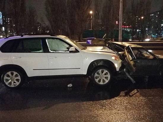 В результате ДТП в Волгограде BMW уничтожила заднюю часть «четырнадцатой»