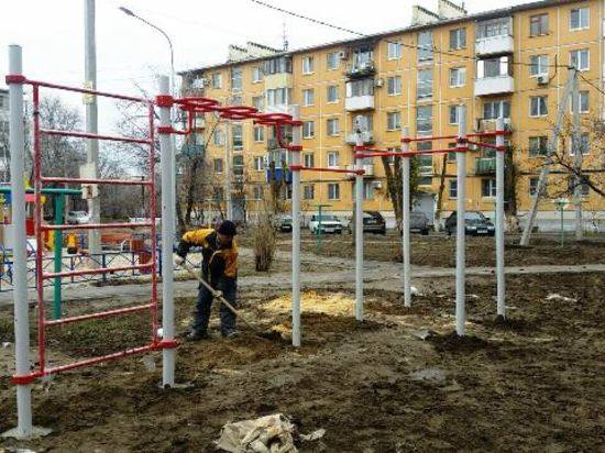 В Красноармейском и Кировском районах установили гимнастические городки