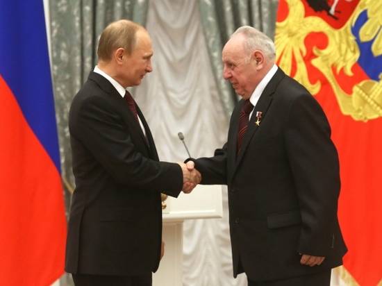 Юрий Лепехин: "Волгоградские педагоги поддерживают решимость Владимира Путина не допустить переписывания истории России"
