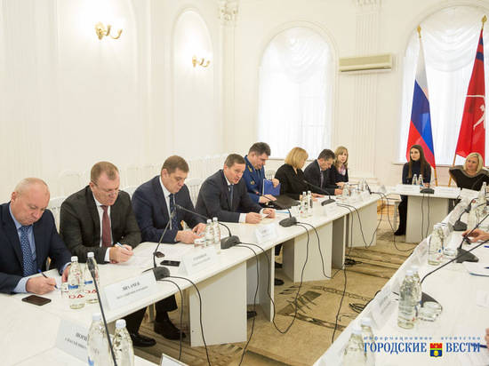 Андрей Бочаров проводит совещание по защите прав дольщиков