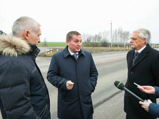 Андрей Бочаров проинспектировал ремонт дороги из Новониколаевска в Урюпинск