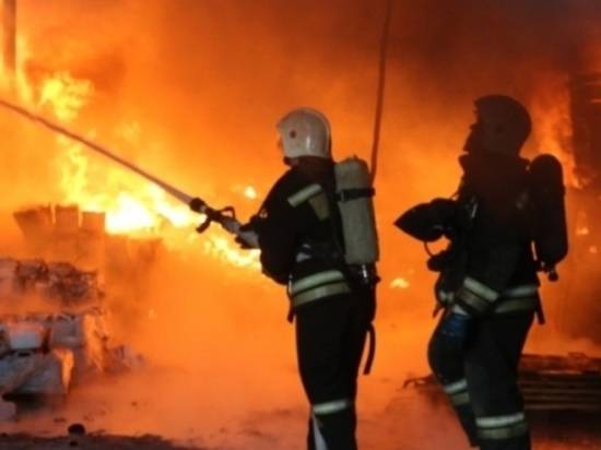 МЧС: в поселке Заплавном в огне погибли трое человек
