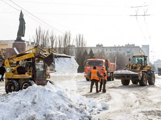 За сутки с улиц Волгограда вывезли более 600 кубометров снега