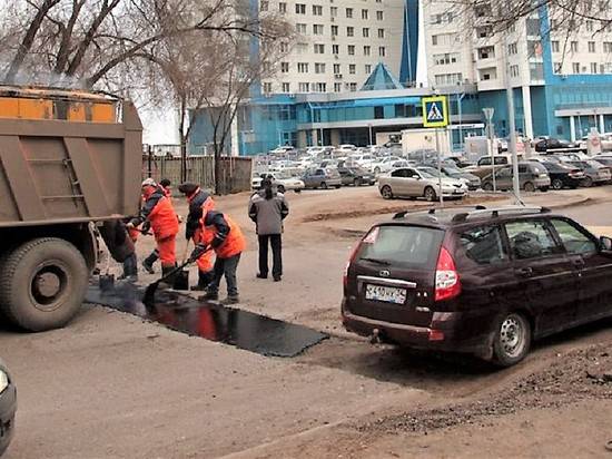 В Волгограде ликвидировали яму в начале новой рокадной дороги