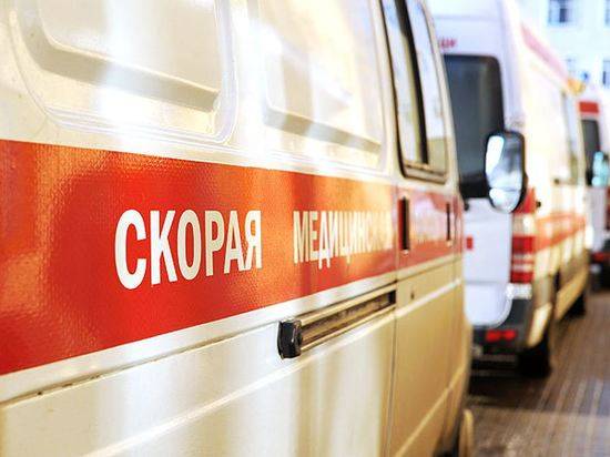 Под Волгоградом опрокинулась иномарка: четыре человека пострадали