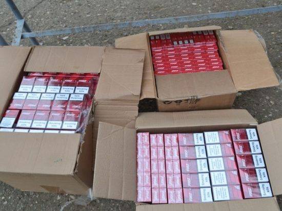 Волгоградские пограничники изъяли у водителя 107 блоков контрафактных сигарет