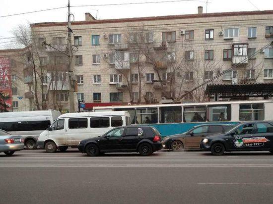 В Волгограде ДТП с маршруткой и грузовиком собрало пробку