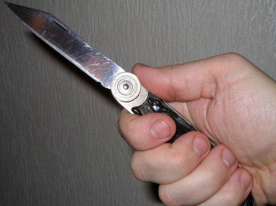 В Волжском задержали мужчину, напавшего с ножом на пьяницу