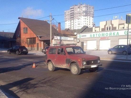 За минувшие сутки под колесами машин оказались две волгоградки