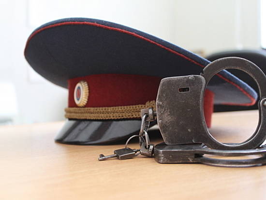 В Волгограде прокуратура добилась ужесточения наказания для бравшего взятки сотрудника изолятора