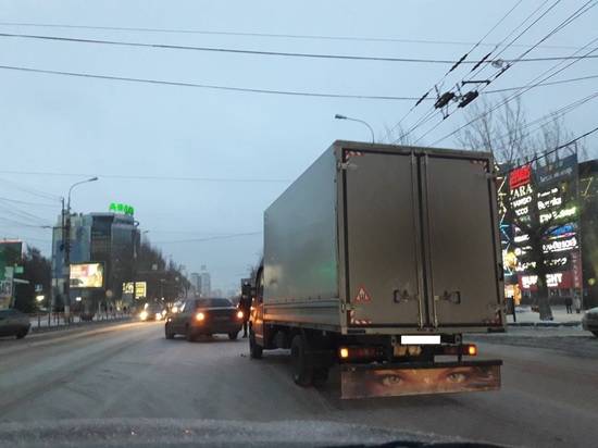 Из-за ледяного дождя на дорогах Волгограда произошло несколько ДТП