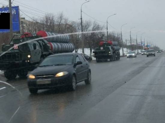 Наши в городе: по волгоградским улицам прошла военная техника