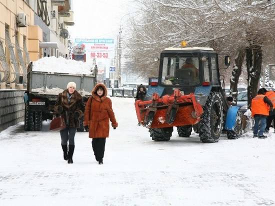 В Волгограде этой ночью с гололедицей боролось 89 машин