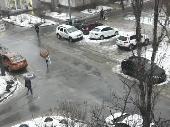 Несмотря на февраль, Волгоград заливают дожди