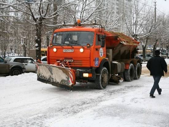 В Волгограде коммунальщики ликвидируют последствия ливня