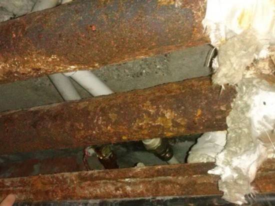 В Волжском УК оштрафовали на 125 тысяч рублей за текущие трубы